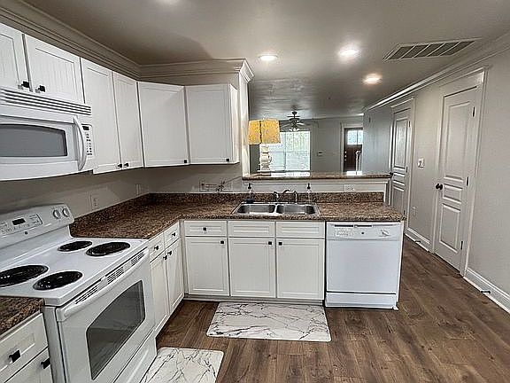 2nd image of 1725 Harvey Mitchell Pkwy S APT 1626