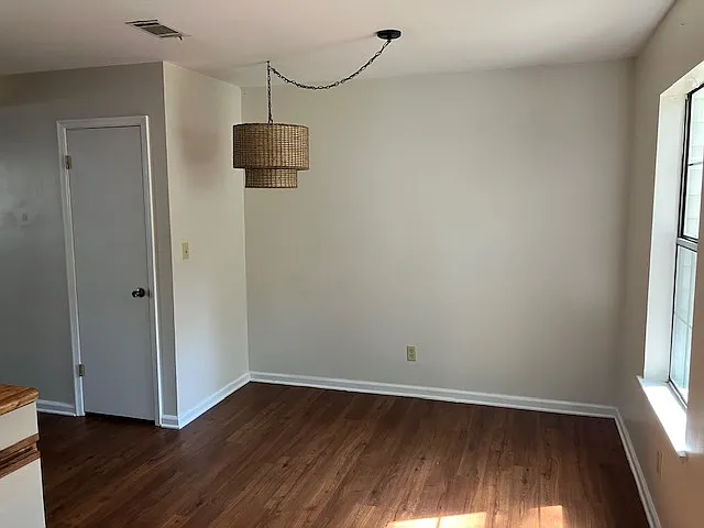 2 bed, 1.5 bath, 1100 sqft, $1,300 — Photo 4