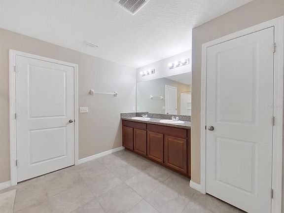 4th image of 1704 Redmond Brook Ln