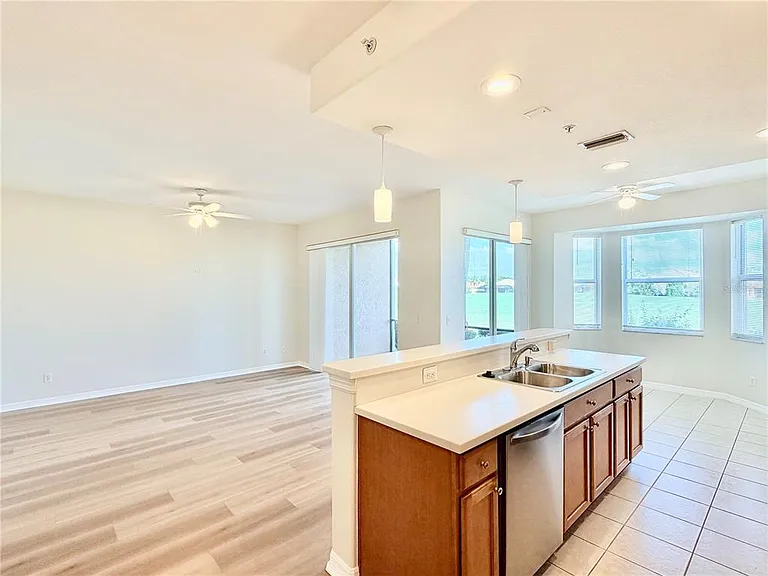 819 Fairwaycove Ln #102 — Photo 11