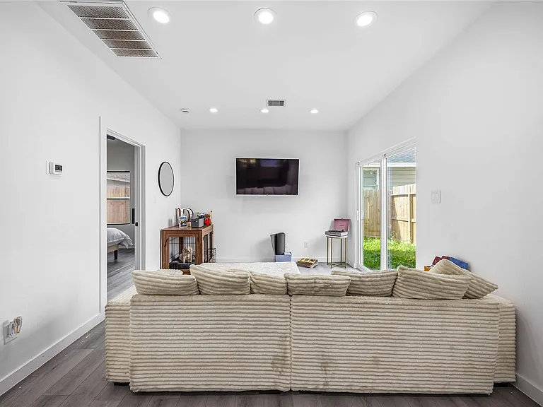 8614 Peachtree St #A — Photo 11