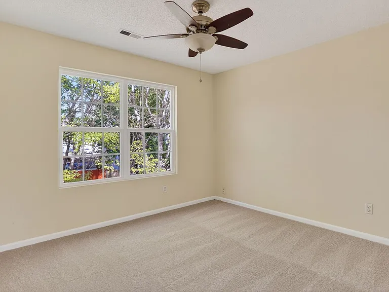 713 Emerald Ct — Photo 13