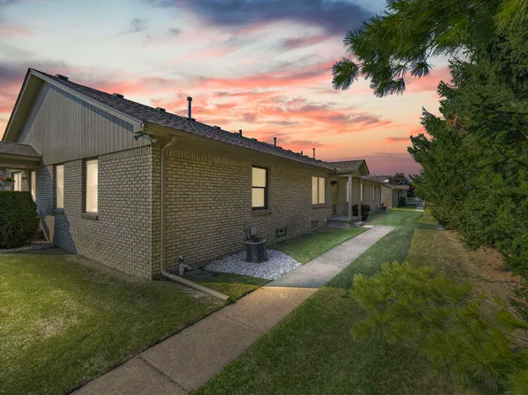 41924 King Edward Ct, Clinton Township, MI 48038