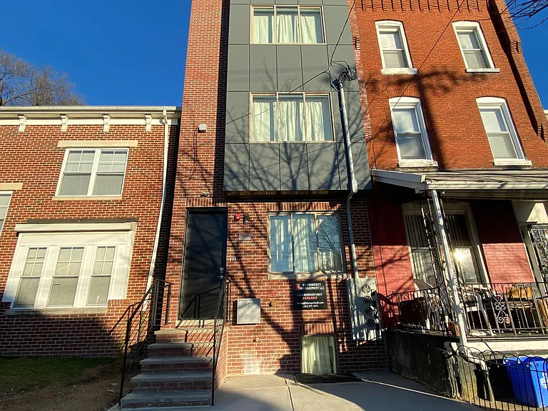 709 N 44th St #2 — Photo 2