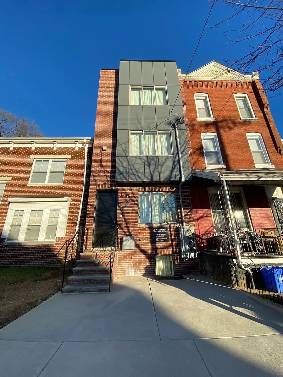 Building Photo - 709 N 44th St #2