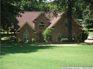 5081 Park Place Dr, Horn Lake, MS 38637