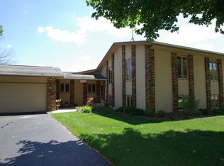 4045 Shorewood Dr, Rockford, IL 61101