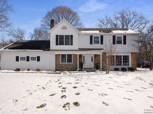 2S281 Kiowa Ct, Wheaton, IL 60189