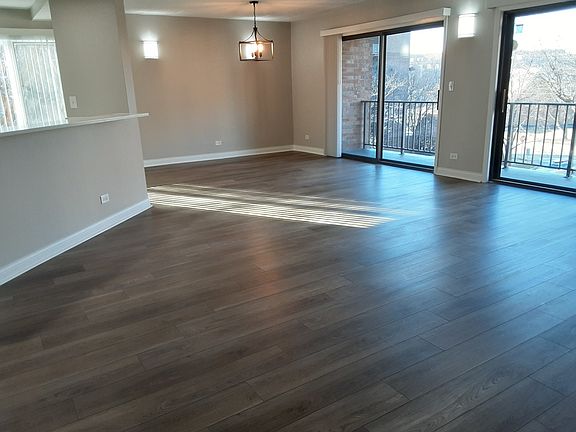 5th image of 905 Center St Unit 309