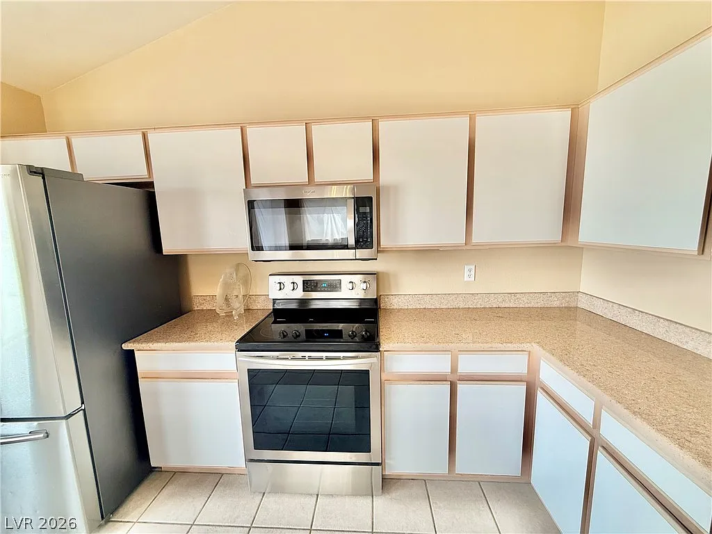 3 bed, 2.0 bath, 1666 sqft, $1,800 — Photo 4
