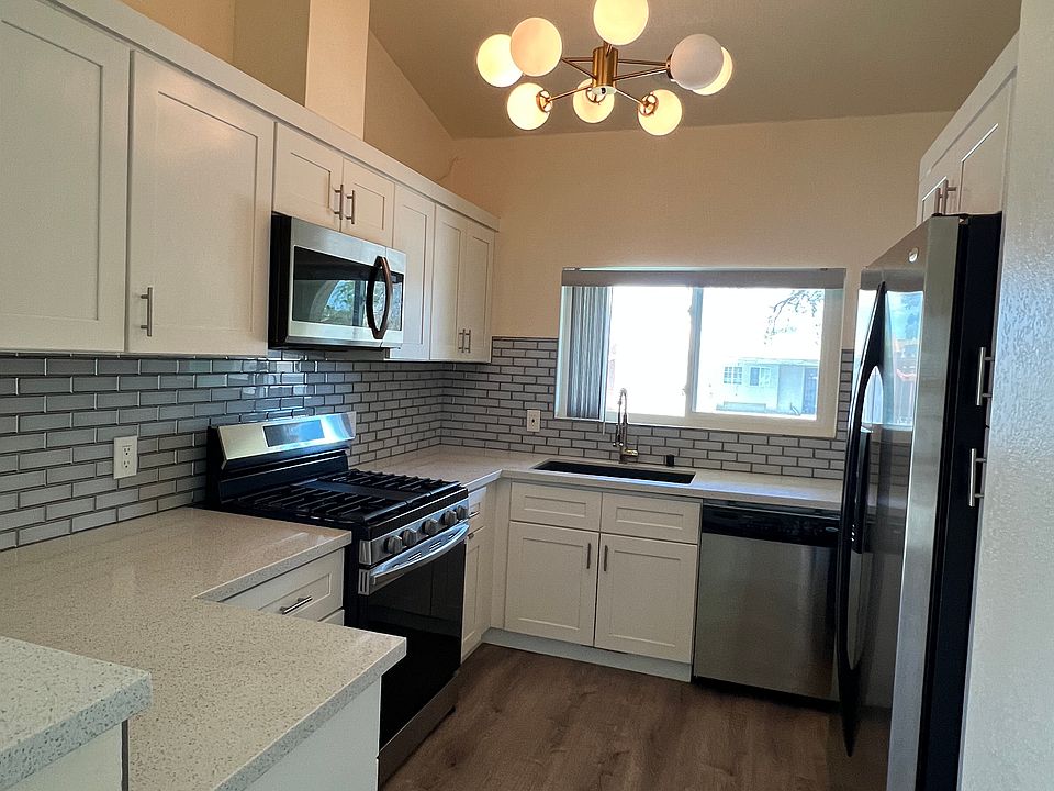 1st image of 3271 N Sandspring Dr