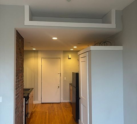 4th image of 93 Maine St #111