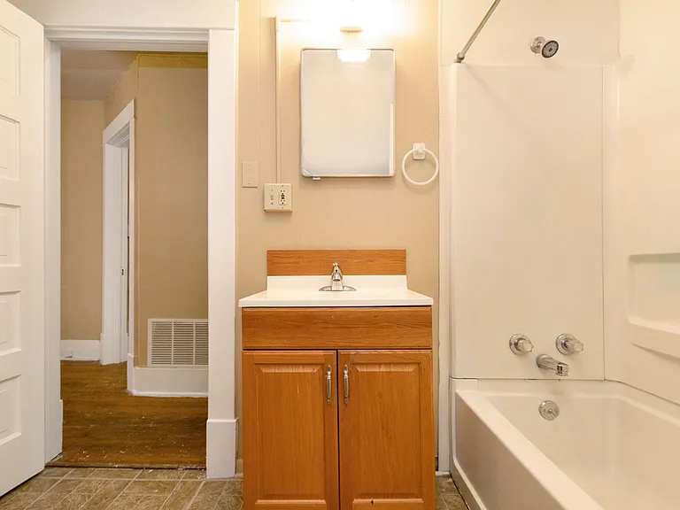 1215 Poyntz Ave — Photo 13
