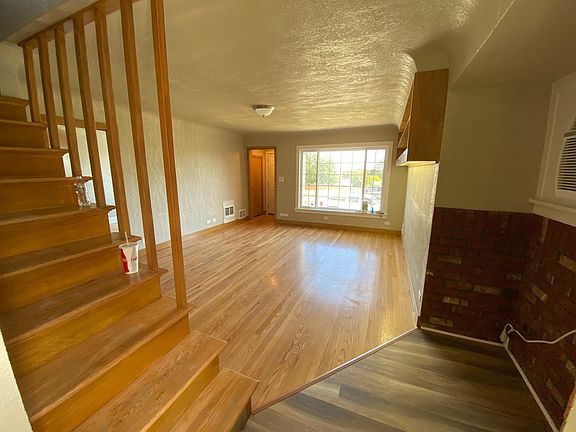 3rd image of 911 Crescent Ave