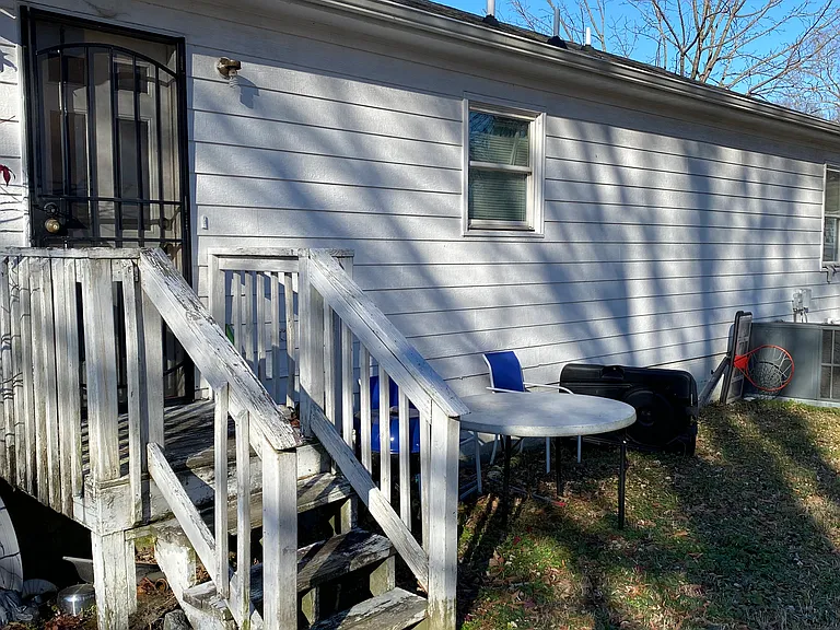 817 Cole St — Photo 2