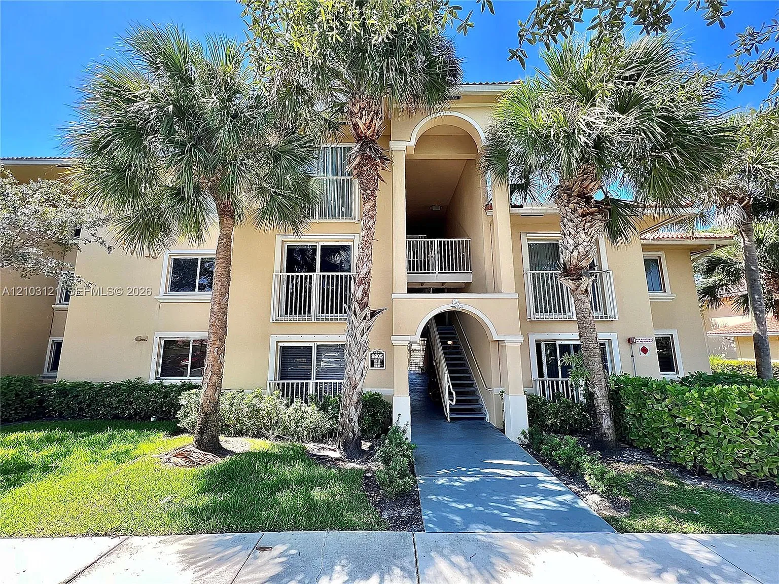 9905 Westwood Dr — Photo 1