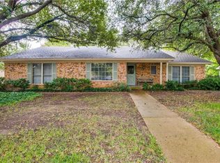 2817 Hurstview Dr, Hurst, TX 76054