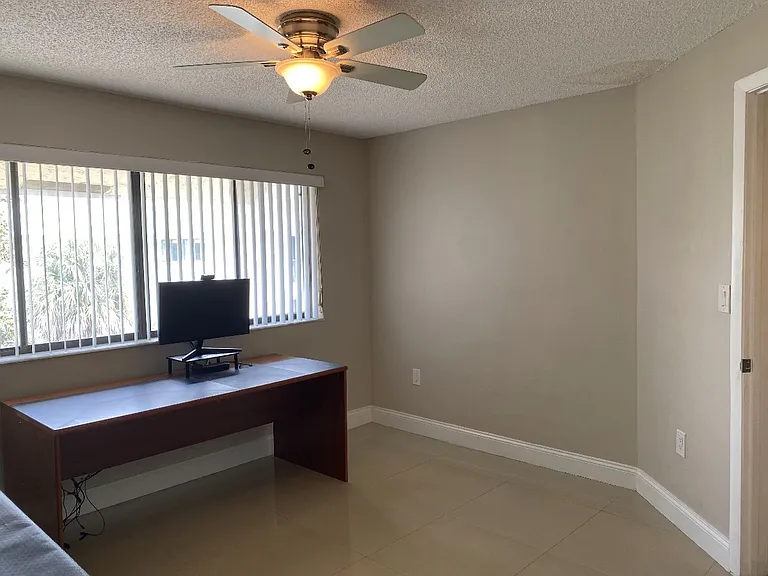 2445 SW 18th Ter #922 — Photo 18