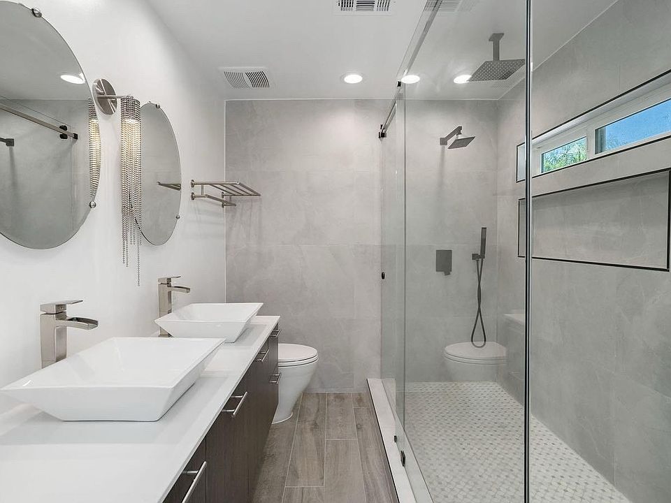 upstairs primary bathroom