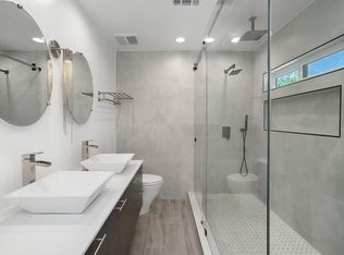23103 Erwin St, Woodland Hills, CA 91367