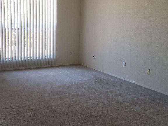 2nd image of 3036 Oak Crest Cir