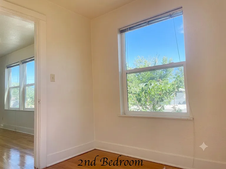 737 Roberts St — Photo 14