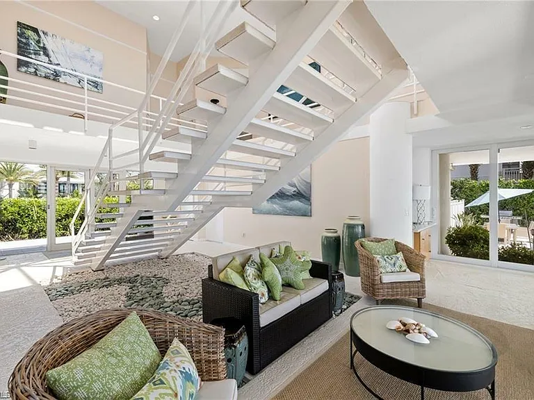 3860 Gordon Dr — Photo 10