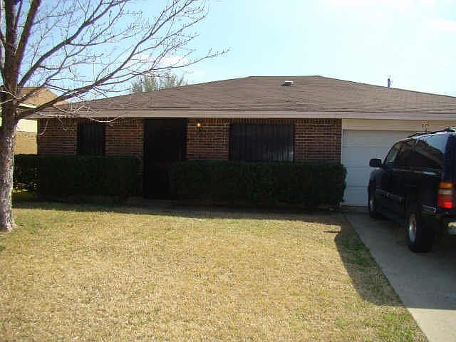 1st image of 826 Apple Valley Dr