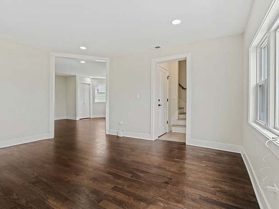 4th image of 9419 S Saint Lawrence Ave #2H