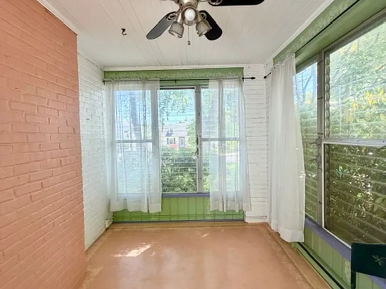 811 Forest Glen Rd — Photo 14