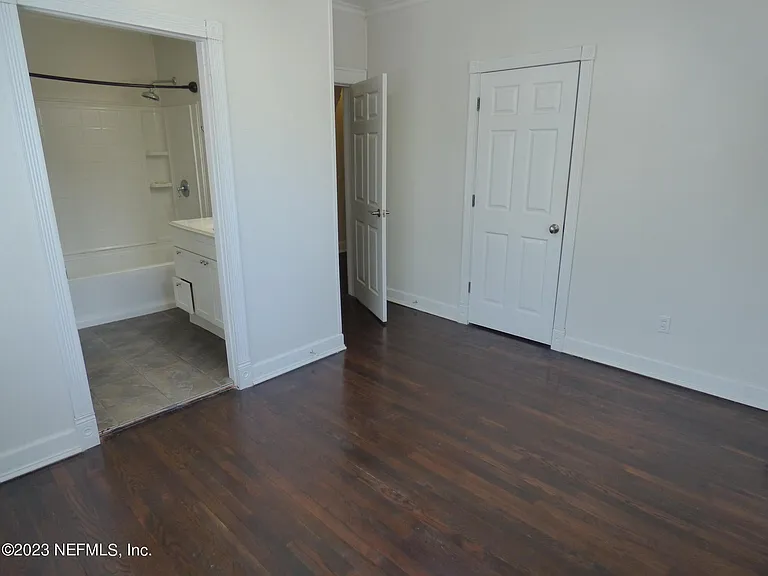 2671 College St — Photo 16