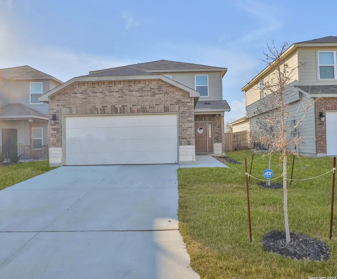 3 bed, 2.5 bath, 1554 sqft, $2,000 — Photo 1