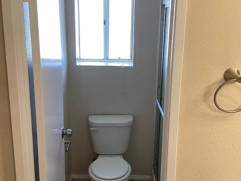 Master bedroom en suite toilet and shower