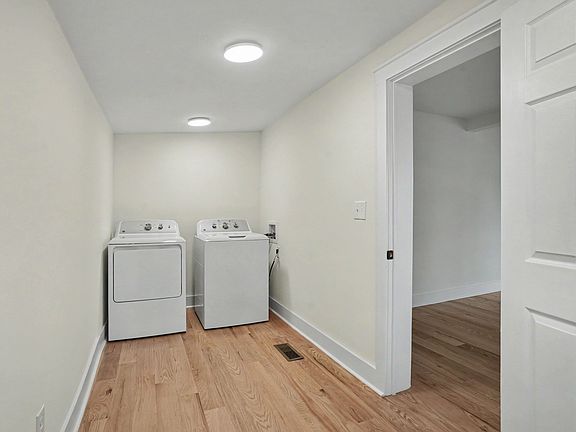 Laundry room/office with washer/dryer