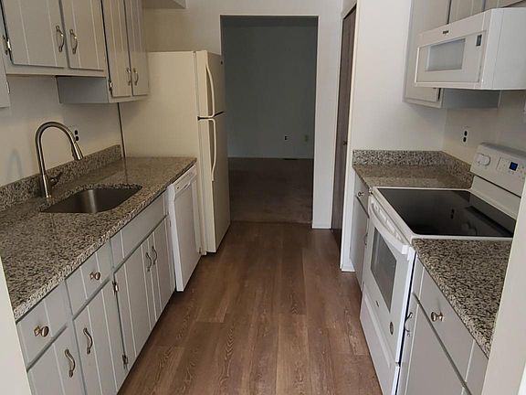 4th image of 1800 Wickham St
