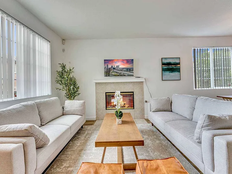 7476 Peppertree Ln — Photo 6