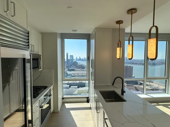 635 West 42nd Street 38K image 2 of 22