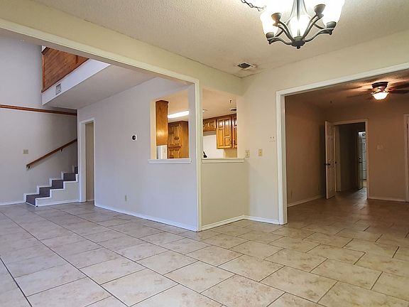 3rd image of 3917 Driftwood Dr