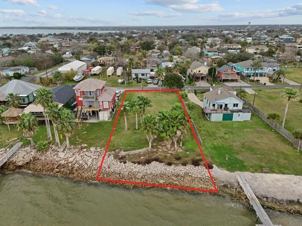 1035 6th St, San Leon, TX 77539