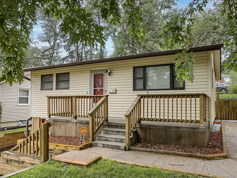 1230 Cole Creek Dr — Photo 2