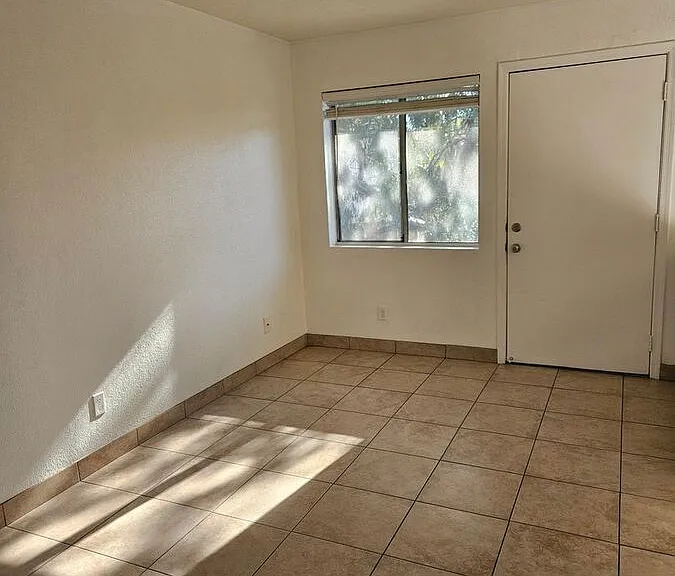 111 N Phyllis #202 — Photo 3