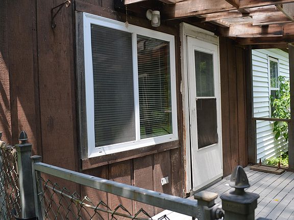 5th image of 715 E Grand River Ave #717