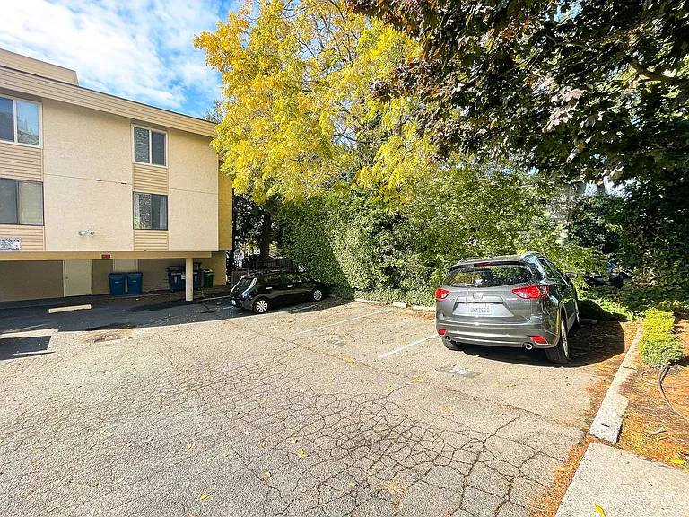 Cresswell Apartments — Photo 19