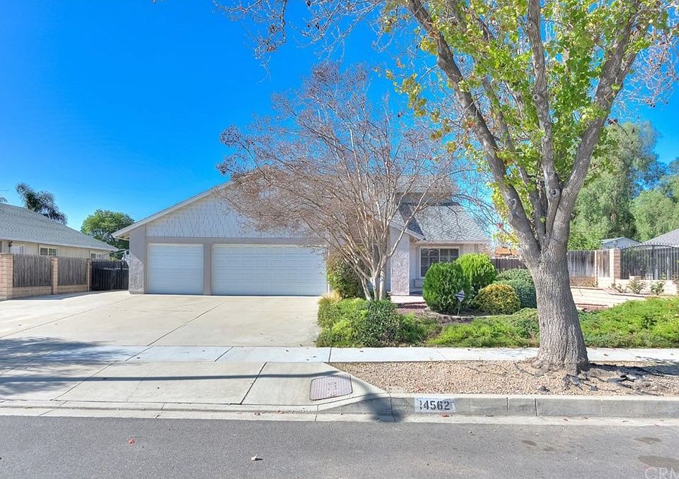 1st image of 14562 Foxglove Dr