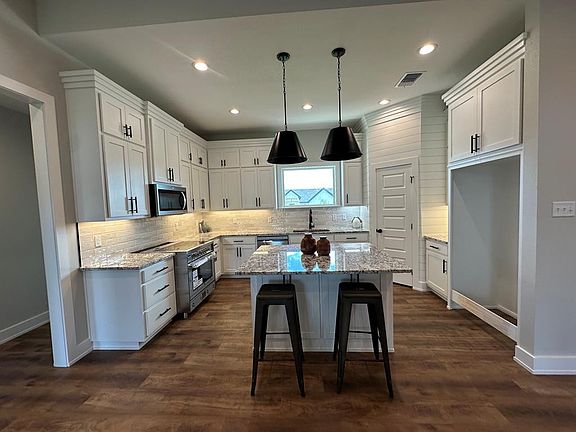 3rd image of 3611 Clearview Dr