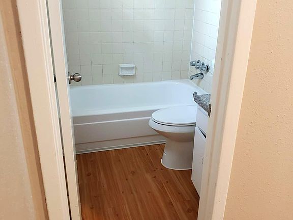 5th image of 125 Weisenberger Dr APT 32