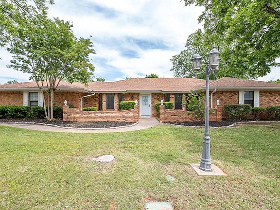 2nd image of 4401 Shady Ln