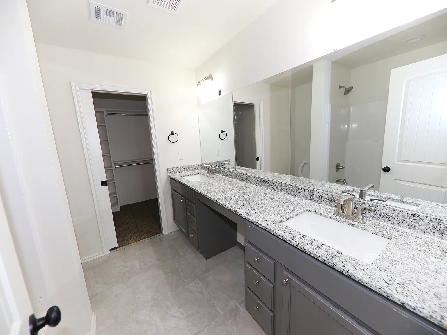 3 bed, 1200 sqft, $1,500 — Photo 2