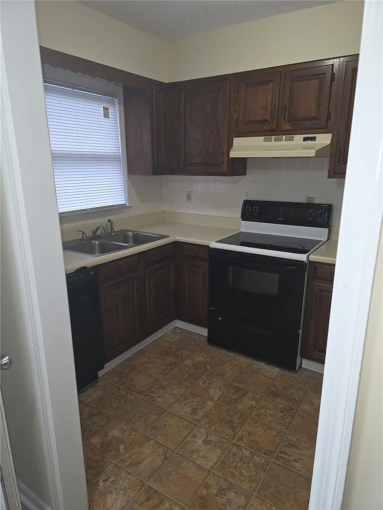 2 bed, 1.5 bath, $1,150 — Photo 1