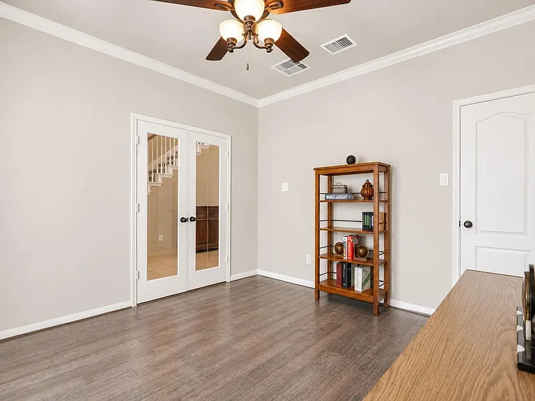 8106 Little Scarlet St — Photo 3
